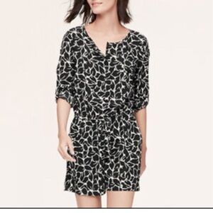 Ann Taylor Loft Black and White Leaf Print Romper, Women’s Size 2